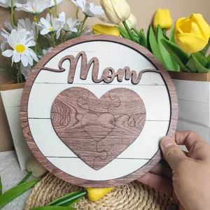 Wooden Mom plaque detail, heart puzzle design desktop decor, ideal Mother's Day gift.