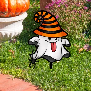 Estaca de jardín de fantasma de Halloween con sombrero de bruja y araña decorativa.