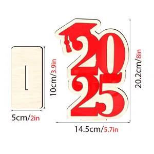 adorno de mesa de madera para graduacion 2025 con vista detallada de las dimensiones.