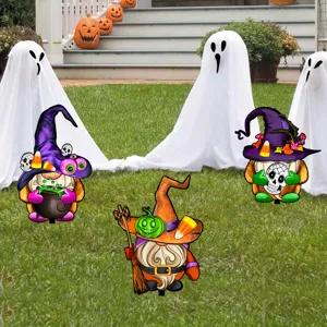 Estacas de jardín de gnomos de Halloween con sombreros de bruja, calaveras y calabazas para decoración.
