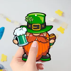 Decorazione sospesa gnomo di St. Patrick in legno cappello verde boccale di birra
