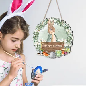 Oster Holzhängeschild mit Peterhase und Blumenkranz Design für die Haustür Dekoration.