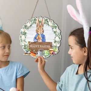 Osterhänger aus Holz mit süßem Hasen Aquarell Design und schönem Blumenkranz Dekor.
