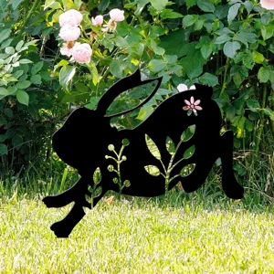 Détail piquet silhouette lapin de jardin, décor pelouse fleur creuse acrylique noir.