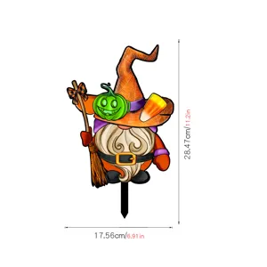 Estaca de jardín de gnomo de Halloween con sombrero de calabaza y escoba, decoración.