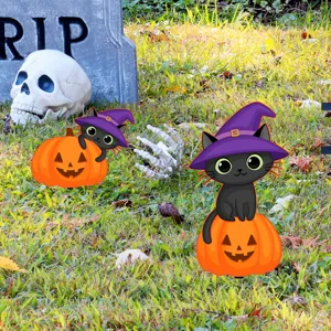 Decoración de jardín de Halloween gato negro calabaza sombrero de bruja detalle al aire libre.