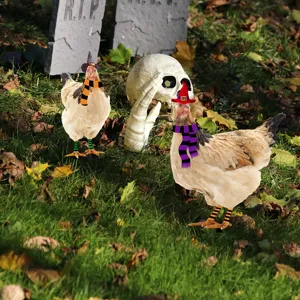 Estacas de patio de pollo de Halloween decoración de jardín con sombreros de bruja exhibición.