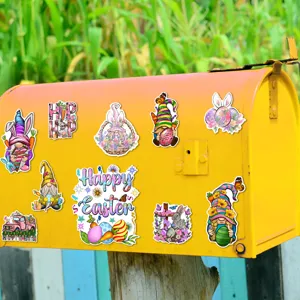 Osterwichtel Kühlschrankmagnet Detailansicht mit niedlichem Hasen Ei und Auto Aufkleber.