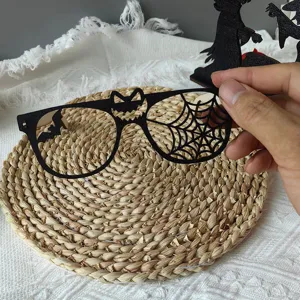 Halloween Holzbrille Party Deko Requisite, schwarzes hohles Fledermaus Spinnennetz Design.