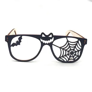 Halloween Holz Brille Rahmen Detail, Spinnennetz und Fledermaus Ausschnitt für Party.