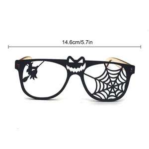 Halloween Holzbrille Detail, schwarzer Hexen- und Spinnennetz hohler Design Brillenrahmen.