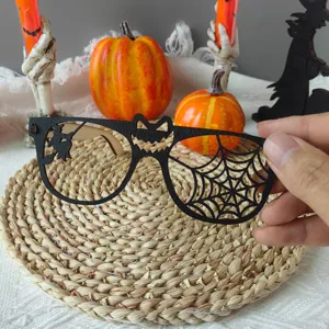 Halloween Holz Party dekorative Brille Rahmen mit Hexe Fledermaus Spinnennetz Design.