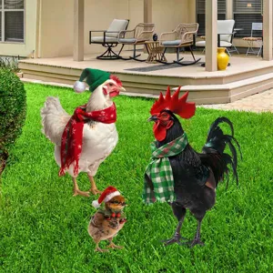 Piquet de jardin poulet de Noël en métal vue détaillée, déco de pelouse extérieure.