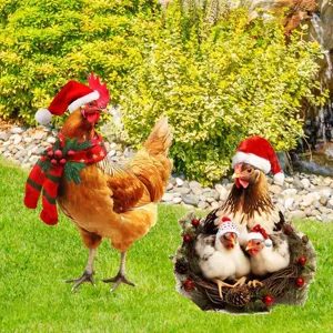 Dettaglio paletto da giardino per gallina di Natale in metallo, scena decorativa.