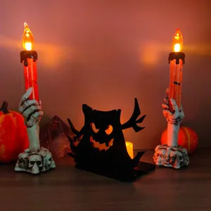 Set di porta candele LED di Halloween con sagoma di fantasma in legno e mano di scheletro.