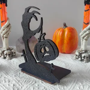 Decorazione da tavolo in legno di Halloween con mano di scheletro e zucca, ideale.