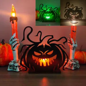 Luce di proiezione zucca cava in legno di Halloween con portacandele mano di scheletro
