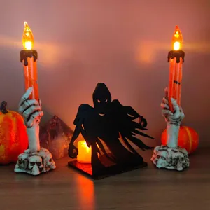 Spettrale sagoma di fantasma in legno di Halloween e portacandele scheletro luce.