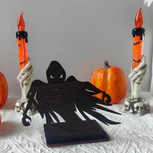 Halloween fantasma in legno supporto LED, dettaglio decorazione tavola spaventosa.