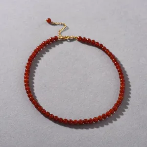 Exquisites Detail der roten Achat Perlenkette, retro eleganter Choker für Damen, Schmuck.