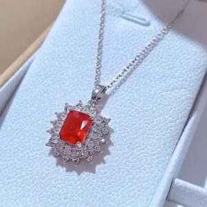 Elegante collana con ciondolo in zircone cubico e gemma rettangolare per donna gioielli.