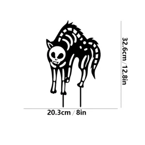 Dimensiones y detalles de tamaño de la estaca de jardín de metal con gato esqueleto de Halloween.