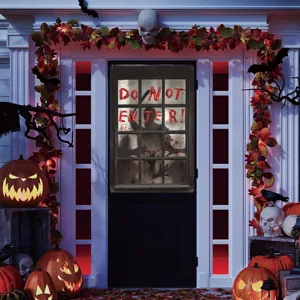 Halloween gruselige blutige gefaelschte Fenster Haengestoff Kulisse fuer Partydeko.