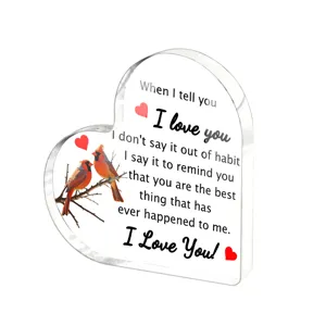 Transparant acryl hartvormig ornament met vogelprint voor Valentijnsdag cadeau display.