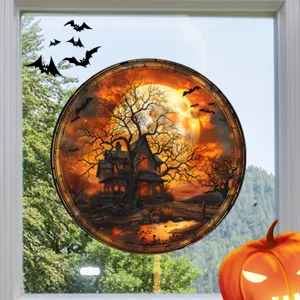 Halloween Fensteraufkleber Detail zeigt ein gruseliges Spukhaus mit Fledermäusen.
