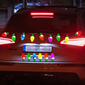 Adesivo per auto magnetico riflettente a lampadina di Natale vista dettagliata per festa.