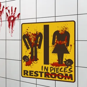 Halloween blutige Toilette Wandaufkleber Detail mit Horror Schild und gruseligen Blutspritzern.