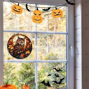 Detailansicht von Halloween statischen Glasfensteraufklebern mit Eule Kürbis und Fledermaus.