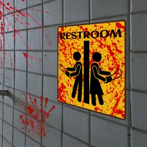 Gruseliger Halloween Toiletten Aufkleber mit Blutspritzern für die Party Dekoration.