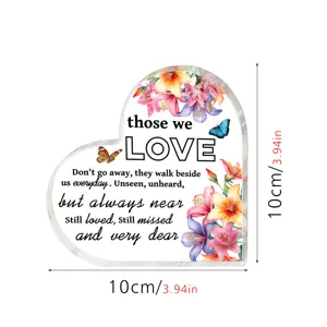 Transparant acryl hart bordje met bloemen en liefdevolle tekst voor mooie decoratie.