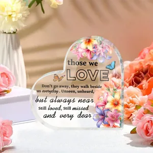 Transparant acryl hart plaquette met bloemenprint en inspirerende quote voor cadeaus.
