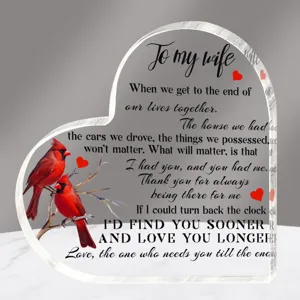 Romantisch 1cm acryl hart ornament met rode vogels en lieve boodschap als mooi cadeau.