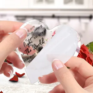 Transparant 1cm acryl hart ornament met tekst, romantisch Valentijnscadeau tafeldecoratie.