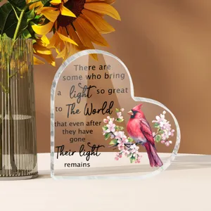 Acryl hart plaquette tafeldecoratie met kardinaal vogel en inspirerende citaat.