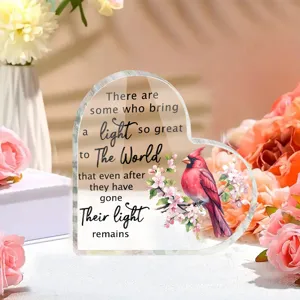 Acryl hart plaquette cadeau tafel ornament met inspirerende quote en rode kardinaal vogel.