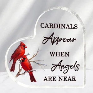 Acryl hart plaquette met rode kardinaal vogels en inspirerende tekst, mooi decoratiecadeau.
