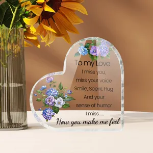 Transparant acryl hart ornament, 1cm dik romantisch cadeautje met bloemen en liefdesquote.