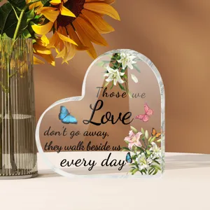 Transparant acryl hart plaquette herdenkingsgeschenk met bloem vlinder print tafel