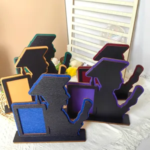 Set di cornice per foto in legno per decorazione da scrivania di laurea con silhouette.