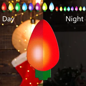 Aimants réfléchissants en forme d'ampoule de Noël pour voiture et frigo de fête.