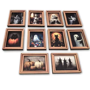 Détail de magnet de réfrigérateur cadre photo miniature d'Halloween avec art de fantôme.