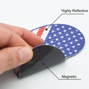Autocollant aimanté réfléchissant en forme de cœur avec drapeau américain pour voiture.