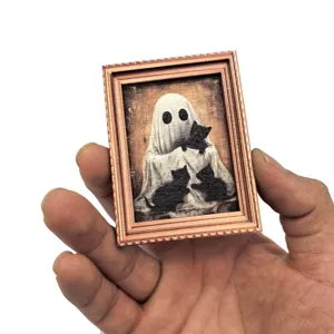 Cadre photo vintage aimant de frigo Halloween vue détaillée avec fantôme et chats mignons.