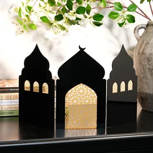 Detailansicht der schwarzen Moschee-Desktop-Dekoration im nahöstlichen Stil mit Goldmustern.