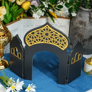 Détail d'ornement pliant en arc du Moyen-Orient, présentoir déco noir et or.