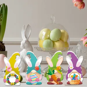 Paashaas houten gnoom tafeldecoratie set met eieren en wortels voor lentefeest.